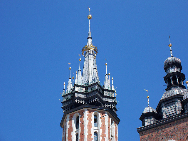Cracovie - Couronne sur la plus grande tour de la basilique Notre-Dame