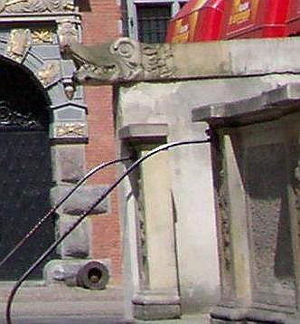 Gdańsk - Balustrade décorée avec une tête de dragon