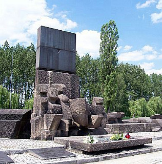 Monument aux victimes du nazisme à Birkenau