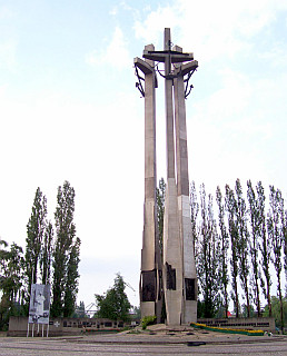 Croix du monument aux morts des ouvriers du chantier naval