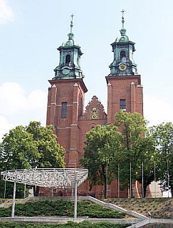 Basilique cathédrale de l'Assomption de la Bienheureuse Vierge Marie et Saint-Adalbert