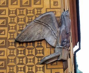 Maison Renaissance avec sgraffites et sculpture de cigogne