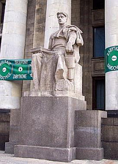 Palais communiste - Statue d'un mineur