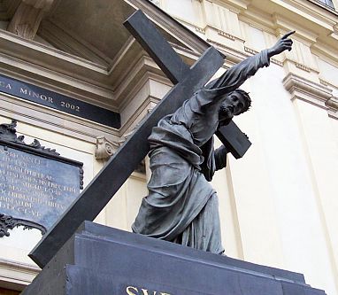 Varsovie - Statue du Christ portant la croix