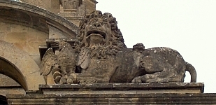 Palais de Blenheim - Lion prenant le dessus sur le coq
