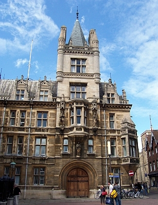 Cambridge - Une entrée de Gonville et Caïus college