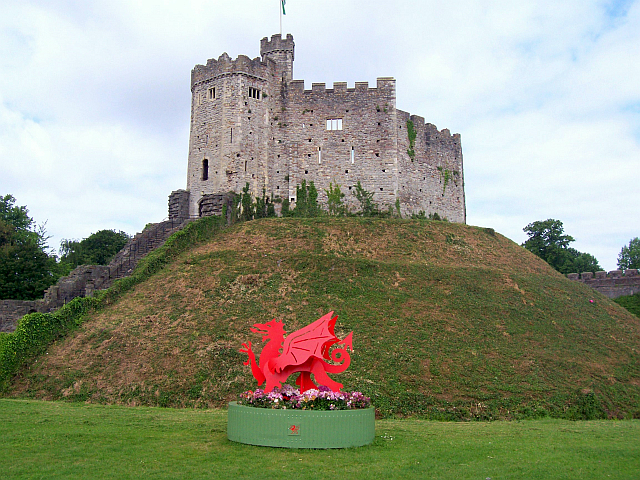 Cardiff castle - Keep and dragon