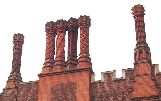 Hampton court - Tudor chimney