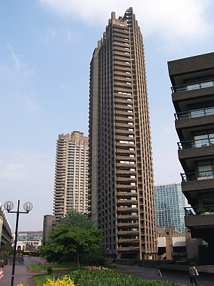 Barbican center : concrete towers