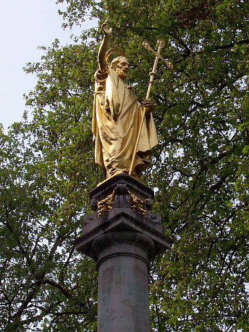 Around Saint Paul cathedral - Statue of Saint Paul