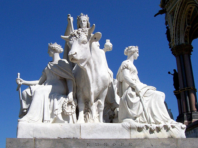 Kensington park - Statue representing Europe