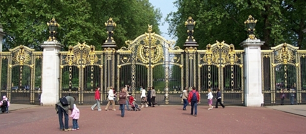 Grilles du palais de Buckingham