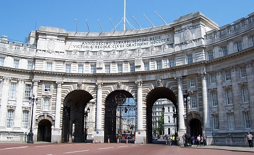 Trafalgar square - Admiralty arch