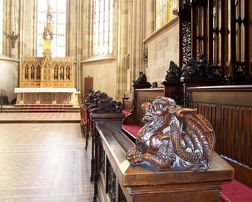 Cathédrale Saint-Martin - Sculpture en bois de dragon