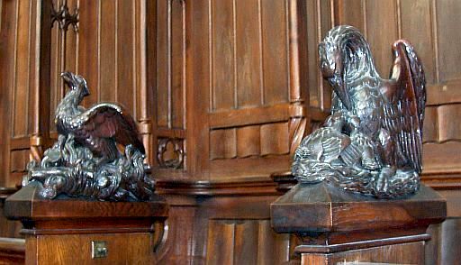 Cathédrale Saint-Martin - Sculptures en bois d'aigle et pélican