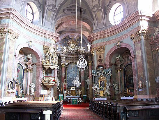 Bratislava - Intérieur baroque de l'église des Trinitaires