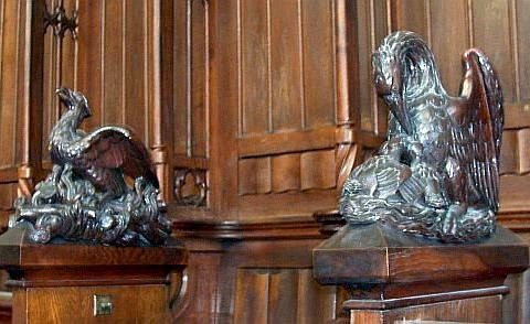 Sculpture sur bois dans le choeur de la cathédrale Saint-Martin