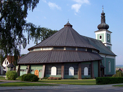 Eglise slovaque avec clocher bulbe