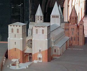 Maquette de l'église abbatiale de Cluny