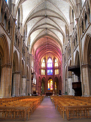 Nef de la cathédrale Saint-Cyr-et-Sainte-Julitte de Nevers