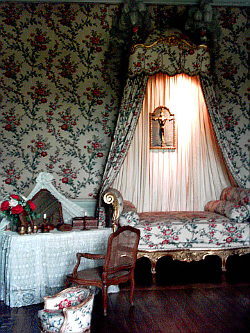 Vaux-le-Vicomte castle - Canopy bed in the apartments of the Duchess