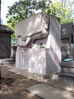Père Lachaise cemetery - Oscar Wilde tomb