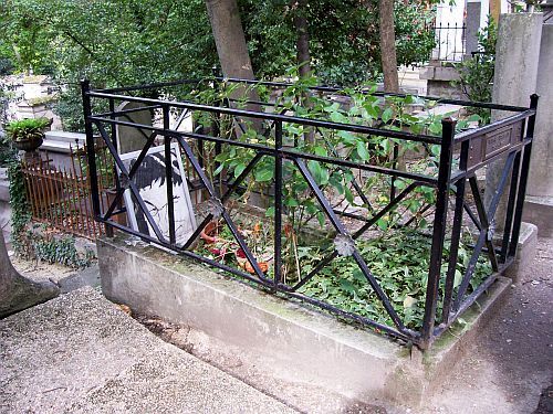 Père Lachaise cemetery - Pierre Desproges tomb