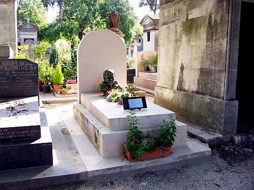 Père Lachaise cemetery - Tomb in Père Lachaise cemetery