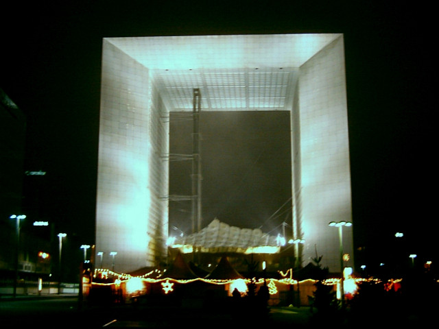 Grande arche de La Défense de nuit