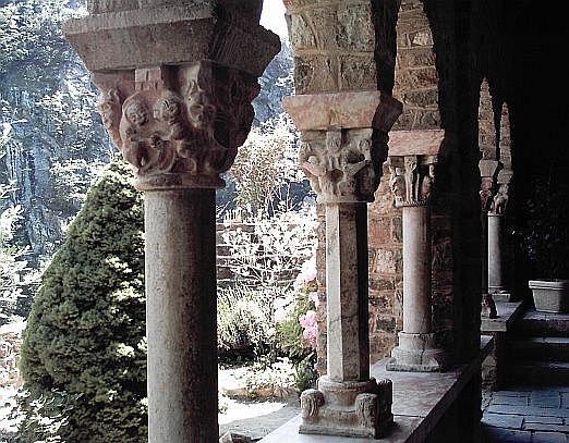 Chapiteaux de l'abbaye Saint-Martin-du-Canigou