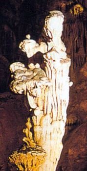 Vierge à l'Enfant dans la grotte des Demoiselles