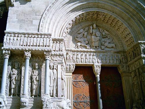 Portail de l'église Saint-Trophime