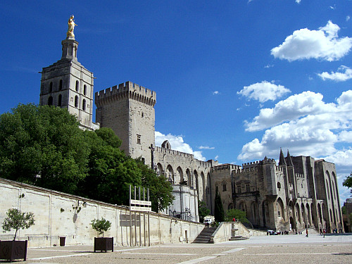 Palais des Papes d'Avignon vu de l'esplanade