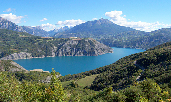 Lac et montagnes de Serre-Ponçon
