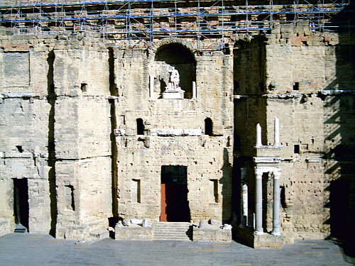 Mur de scène du théâtre romain d'Orange