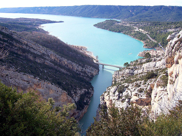 Lac de Sainte-Croix à l'entrée des gorges du Verdon