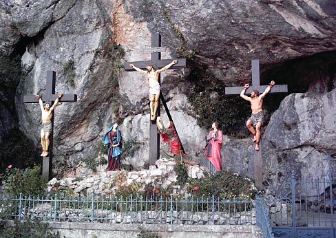 Scène de la Passion du Christ près de l'entrée de la grotte de la Sainte-Baume
