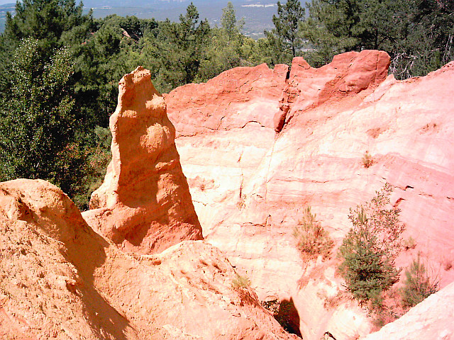 Roussillon - Aiguille le long du sentier des ocres