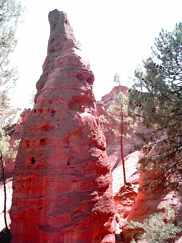 Roussillon - Cheminée d'ocre