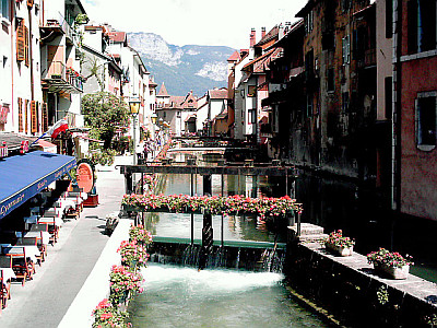 Flowered canal
