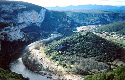 Ardeche gorges - Cirque of Madeleine (300 m lower than the road)