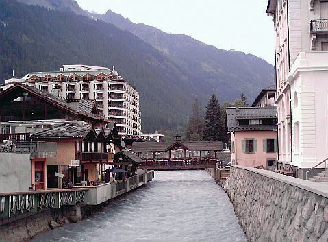 Chamonix - Wooden bridge near the mountaineering museum
