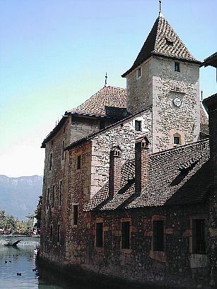 Annecy - Palce of Isle (side view)