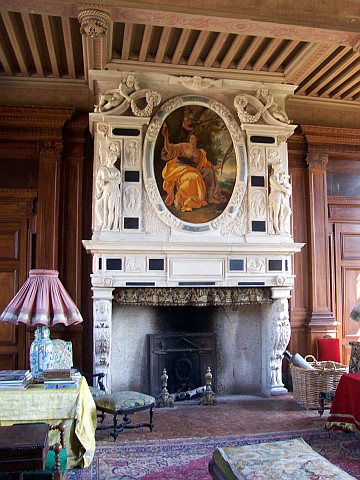Fléchères castle - Fireplace in the Lady's apartments