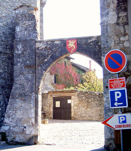 Pérouges - Entrance to the medieval city