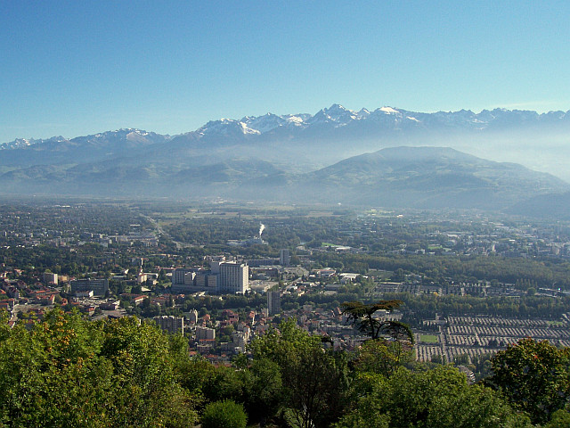 Grenoble, au pied de la chaîne de Belledonne