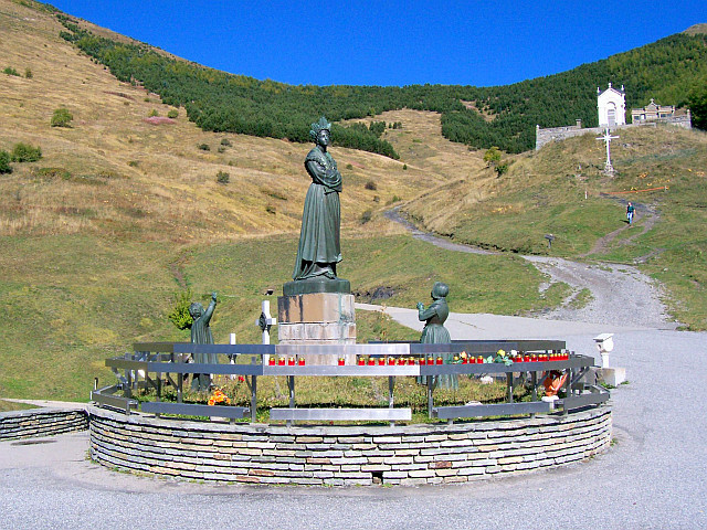 Statue of Our Lady of La Salette with the children