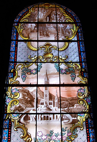La Salette - Stained glass windows about Lourdes