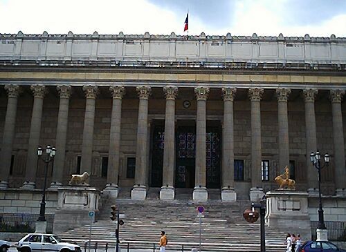 Lyon - Façade du palais de justice