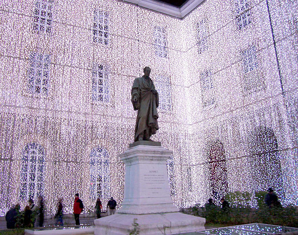 Illuminations de Lyon - Cour de l'hôtel Dieu (2005)